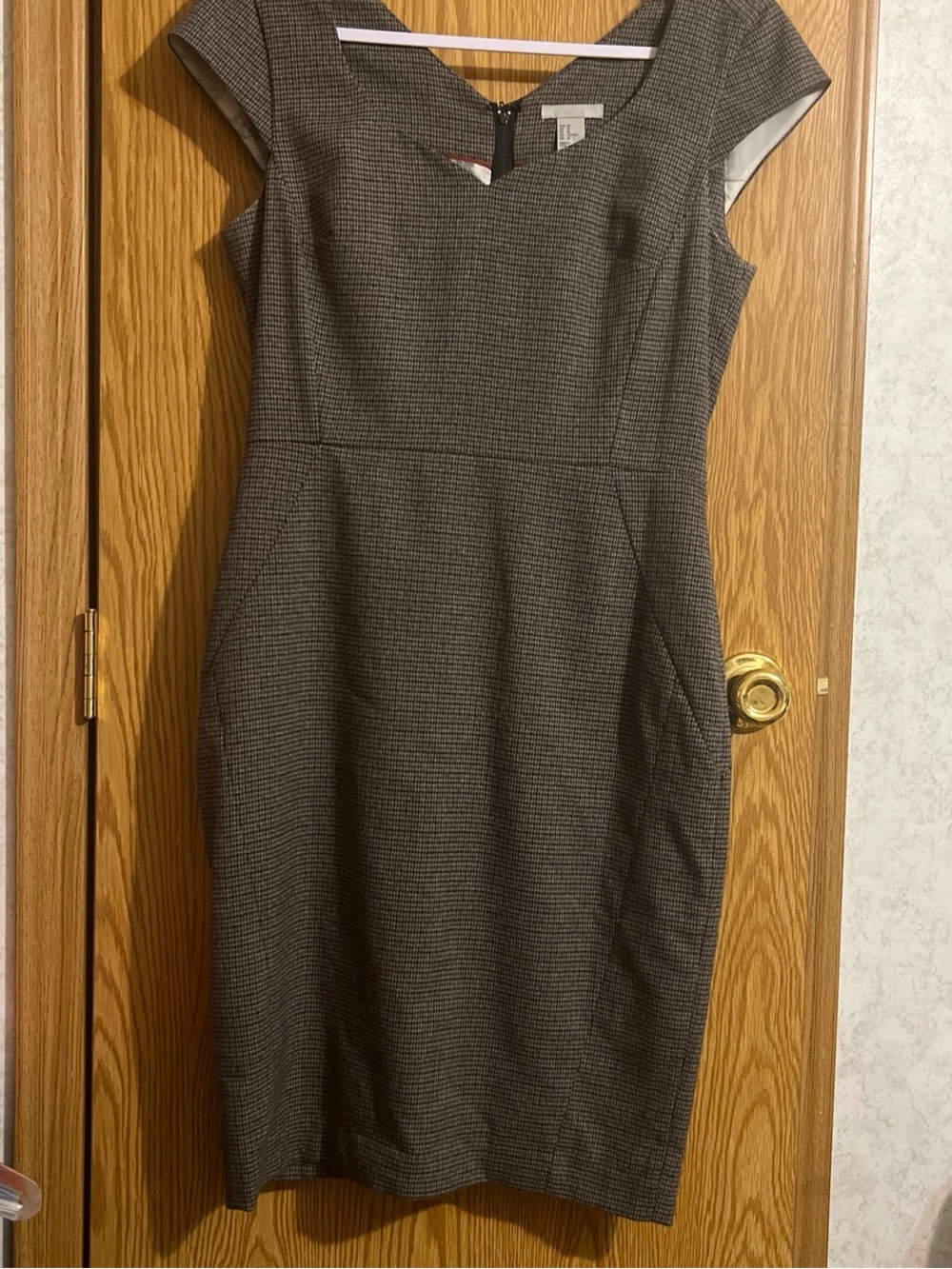 H&M Gray Textured Cap-Sleeve Sheath Dress Sz 10